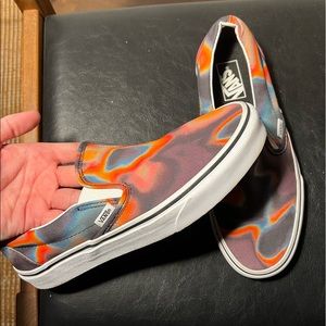 MEN’S SLIP ON VANS, MULTI COLOR RETRO SWIRL - SIZE 8.5